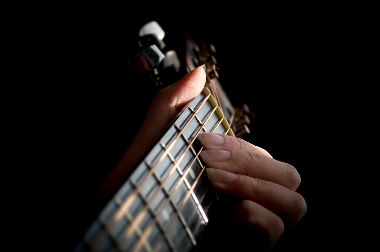 Cách Thay Dây Đàn Guitar Tại Nhà: Hướng Dẫn Chi Tiết Từng Bước Dành Cho Người Mới