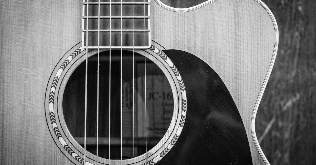 Guitar Acoustic hay Classic: Lựa Chọn Tốt Nhất Cho Người Mới Bắt Đầu