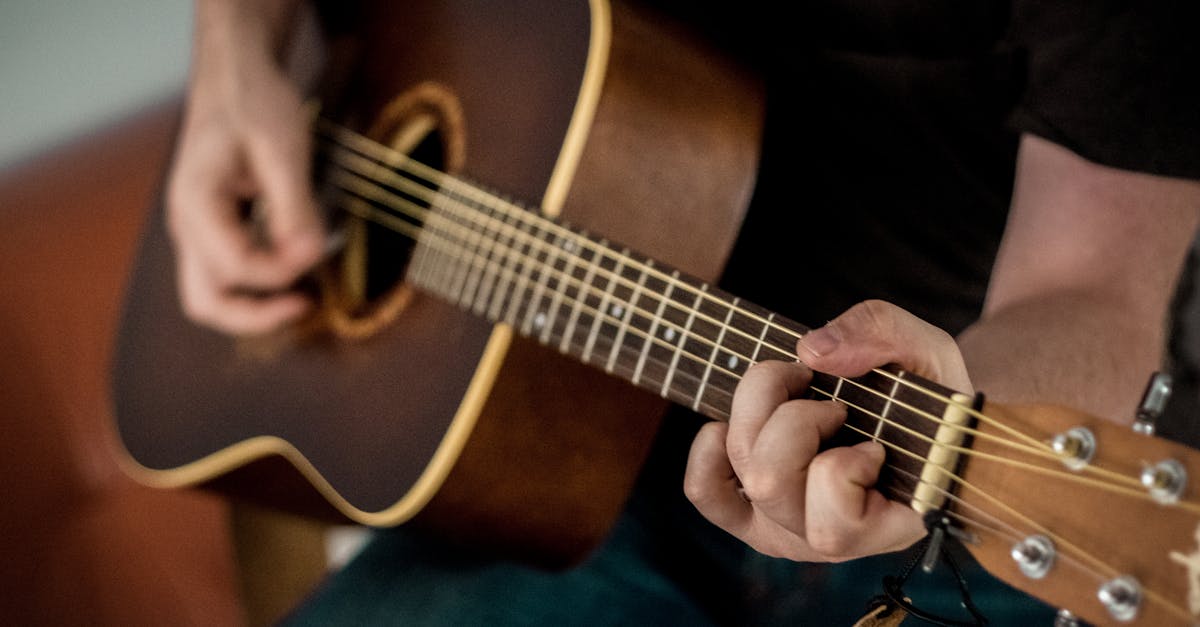 Khám Phá Sự Tác Động của Kích Thước Thùng Đàn Đến Âm Thanh Guitar: Bí Quyết Lựa Chọn Dáng Đàn Hoàn Hảo