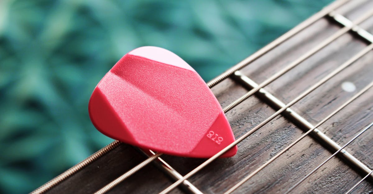 Khám Phá Sự Khác Biệt: Cách Chọn Pick Guitar Tối Ưu Cho Phong Cách Chơi Của Bạn