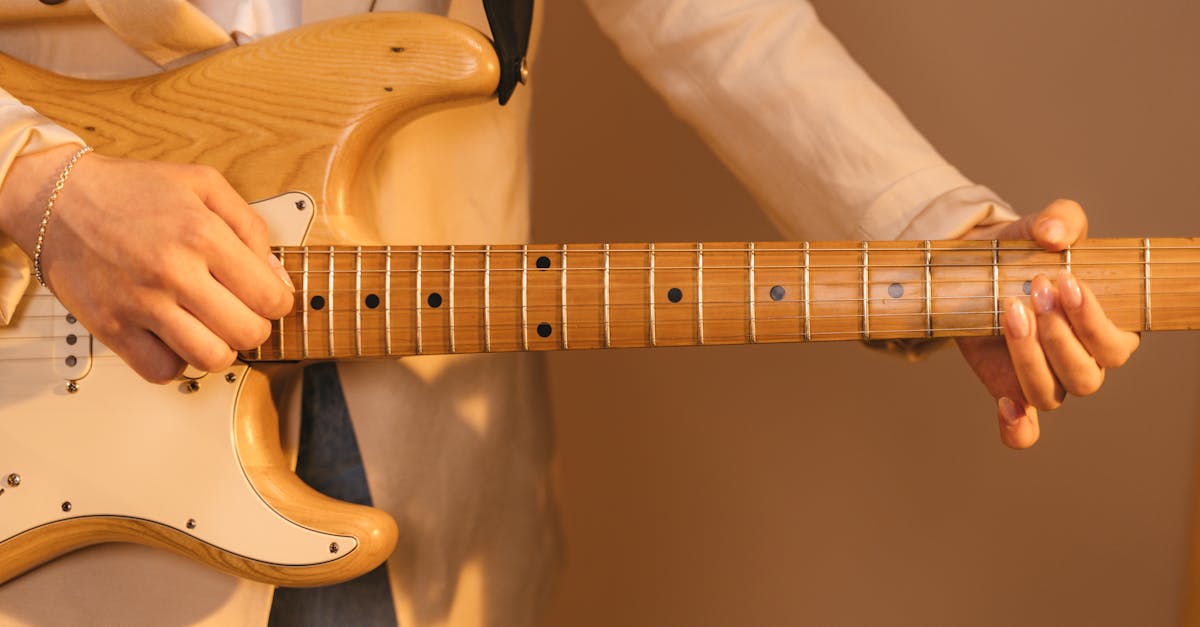 Khám Phá Các Dáng Đàn Guitar Điện Phổ Biến: Đặc Điểm và Âm Thanh Nổi Bật